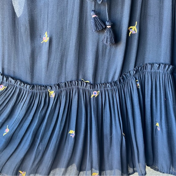 LOFT Navy Sleeveless Tiered Blouse – Size M - Picture 3 of 5